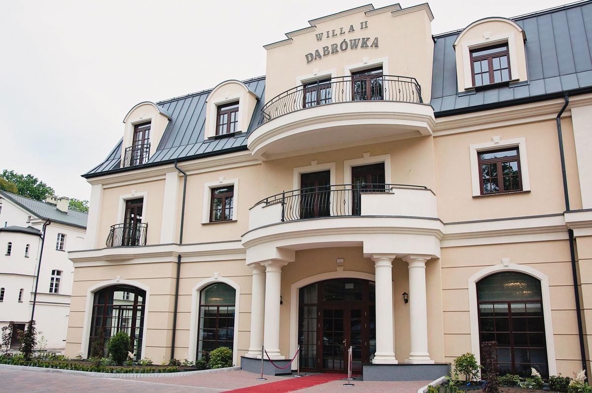 Kompleks Dąbrówka, hotel ***